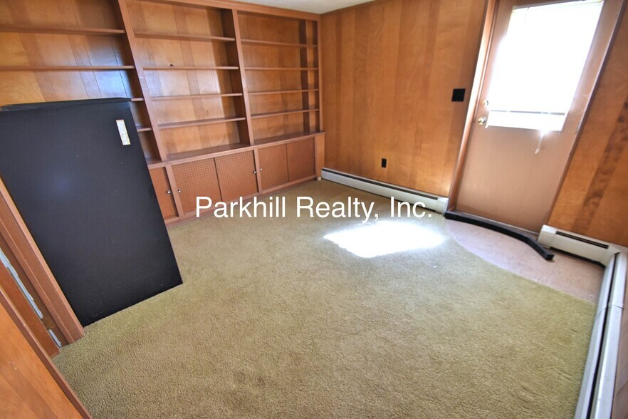 Building Photo - 122 E Plainfield Ave