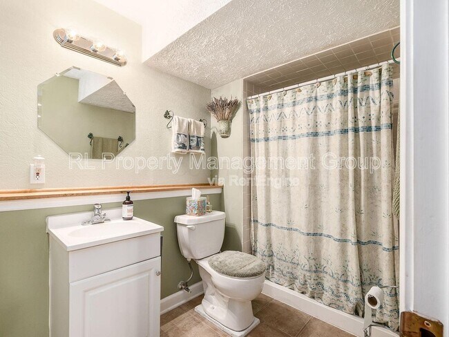 Building Photo - 5551 Ainsley Dr