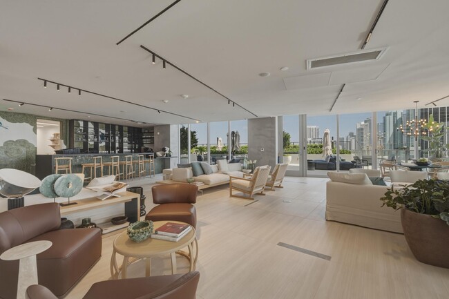 Building Photo - 1400 Biscayne Blvd