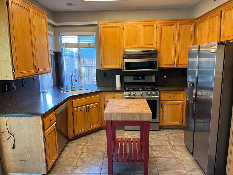 Building Photo - 1239 Calle Fantasia