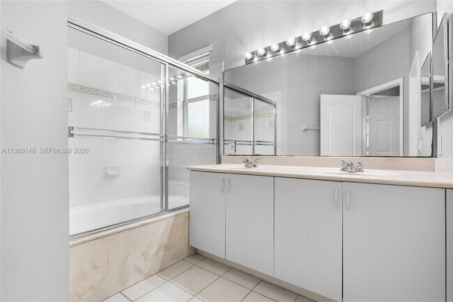 Building Photo - 2302 NE 37th Terrace