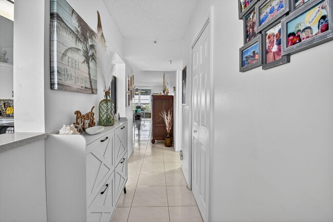 Building Photo - 14527 Bonaire Blvd