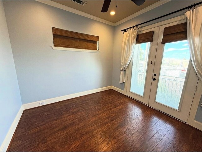 Building Photo - 5307 Lillian St