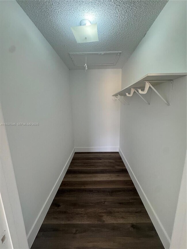 Building Photo - 157 NE 12th Ave