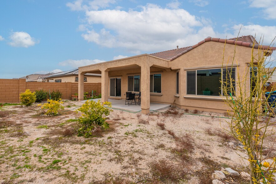 Building Photo - 25931 W Oraibi Dr