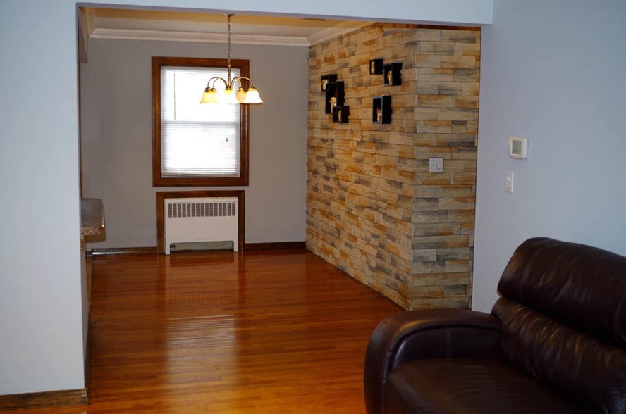 Building Photo - 44 Scoles Ave