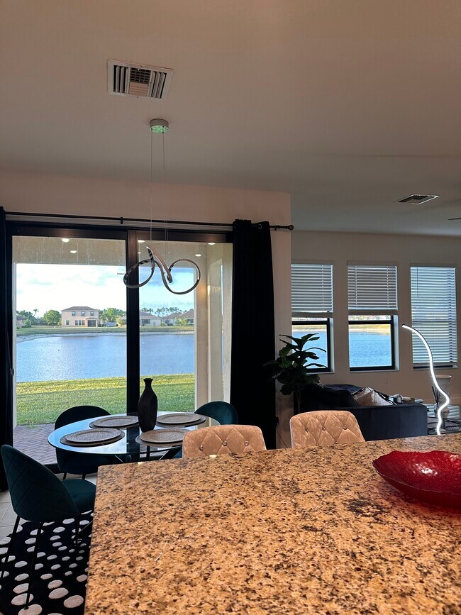 Building Photo - 10120 Verona Manor