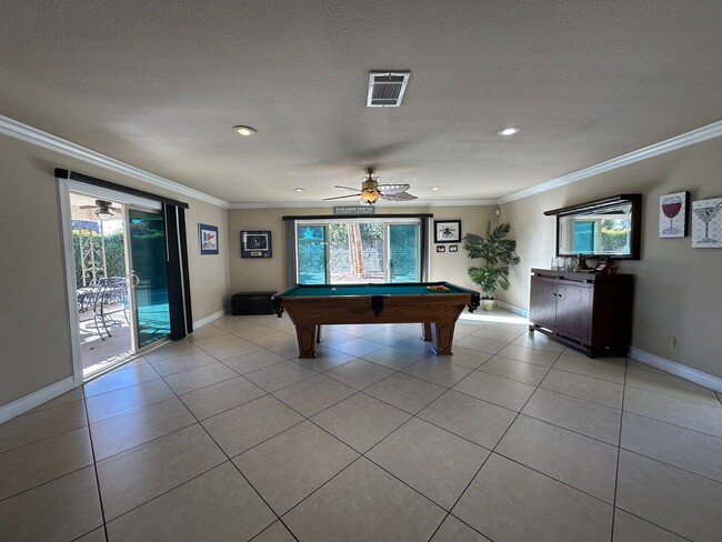 Building Photo - 4-bedroom, fully furnished custom home wit...