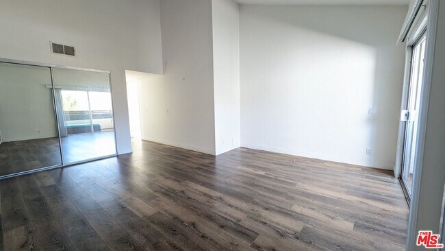Building Photo - 1696 Palisades Dr