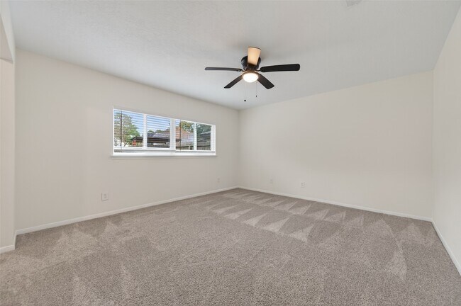 Building Photo - 10706 Lazy Meadows Dr