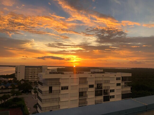 Building Photo - 5159 N Hwy A1A