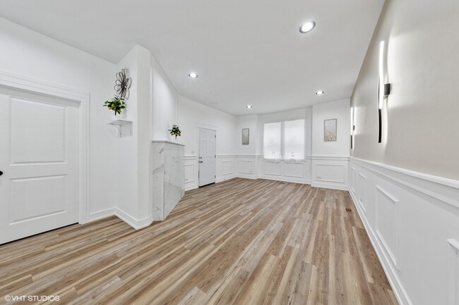 Building Photo - 6630 S Drexel Ave