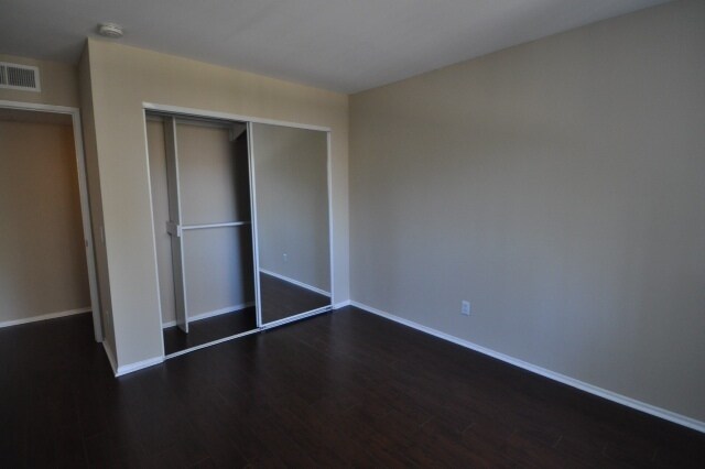 Building Photo - 15007 Burbank Blvd