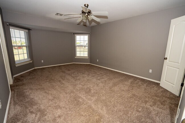 Building Photo - 3 Bed / 2 Bath in Collinsville!