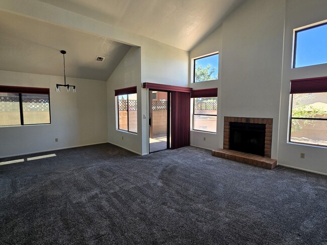 Building Photo - 10151 E Karen Pl