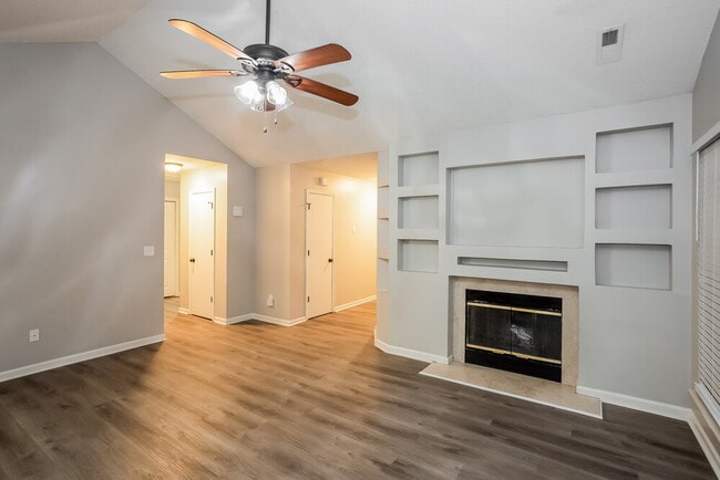 Building Photo - 8620 Warwick Crest Ln