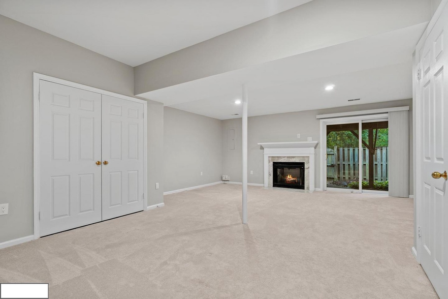 Building Photo - 6141 Summer Park Ln