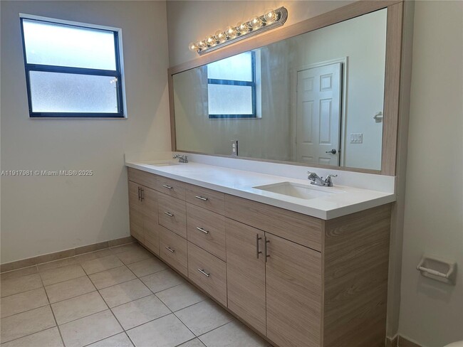 Building Photo - 15069 SW 119th Way