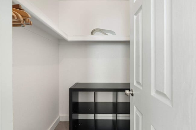 Building Photo - 740 W Elm St