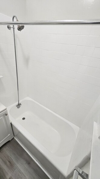 Building Photo - 1026 Ingraham St