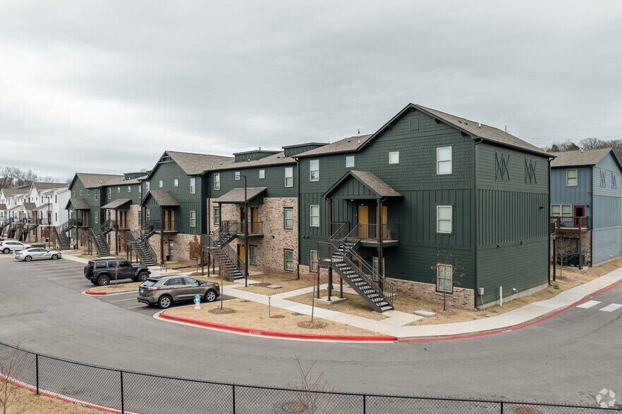 Building Photo - The Retreat at Fayetteville