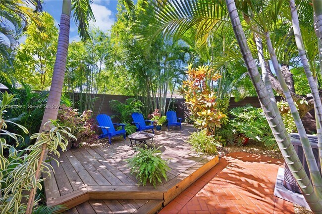 Building Photo - 818 NE 3rd St