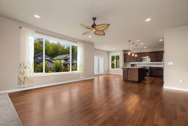 Building Photo - Spacious 5-Bedroom Home with Loft in Beautiful Carnation