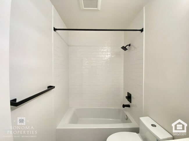 Building Photo - Modern Downstairs 2-Bedroom Unit Minutes from Sonoma Plaza