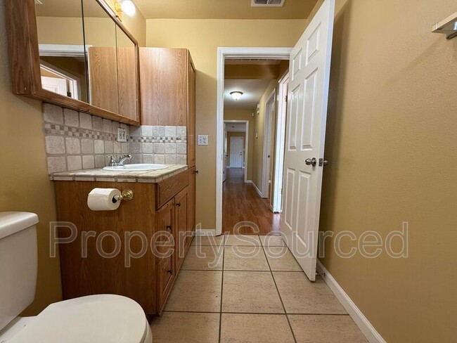 Building Photo - 524 E Krell Ln