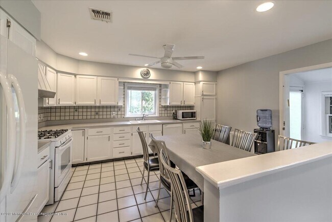 Building Photo - 24 Mt Dr