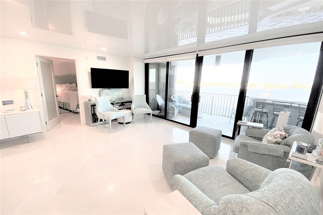 Building Photo - 1200 S Flagler Dr