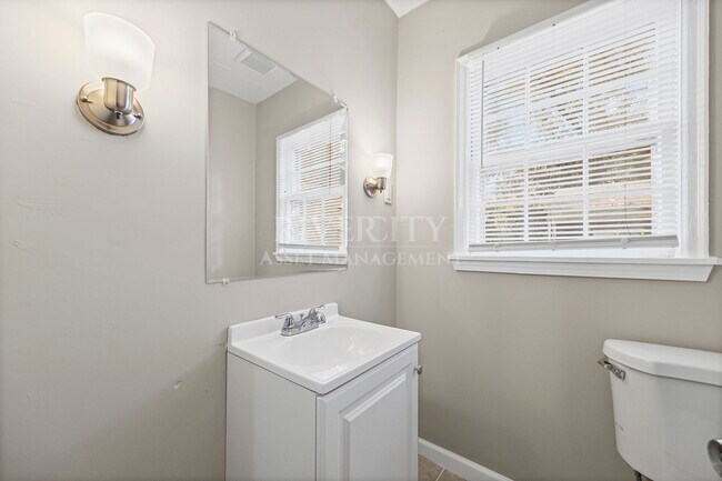 Building Photo - 1156 Brower St