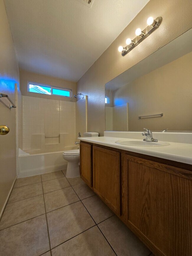 Building Photo - Spacious Two-Story Home in a Cul-de-Sac Location