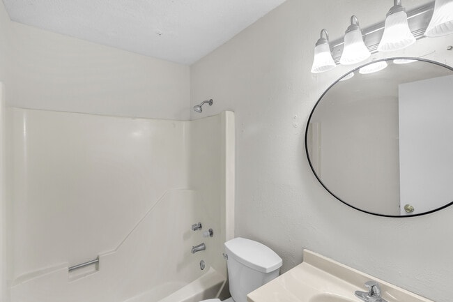 Building Photo - 1629 RaceTrack Rd