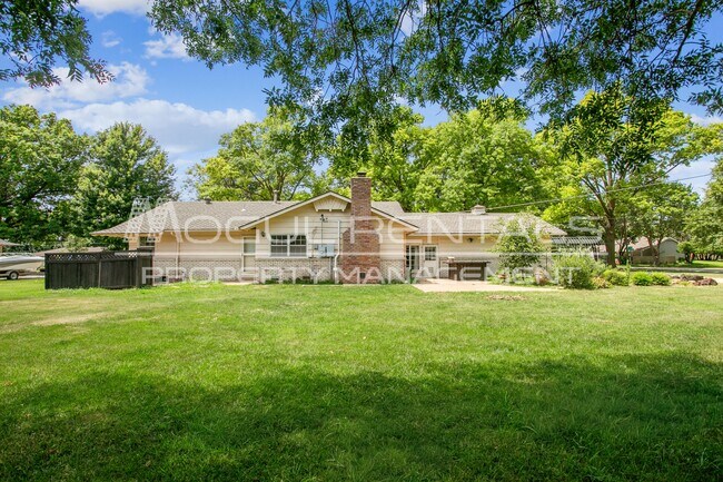 Building Photo - 500 S Circle Lake Rd