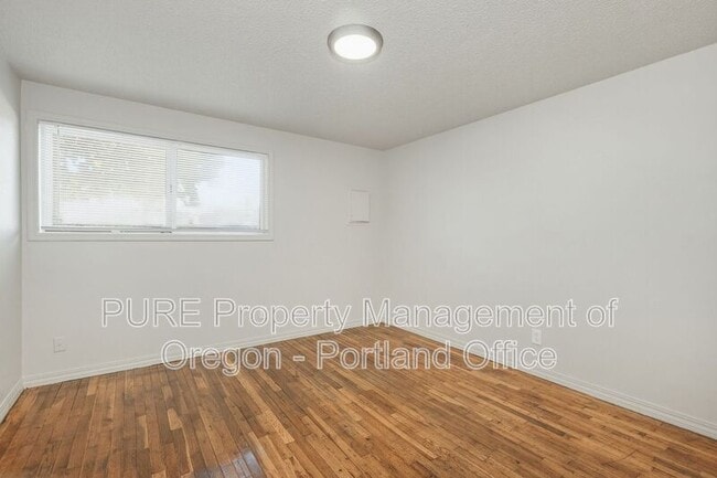 Building Photo - 18411 E Burnside St