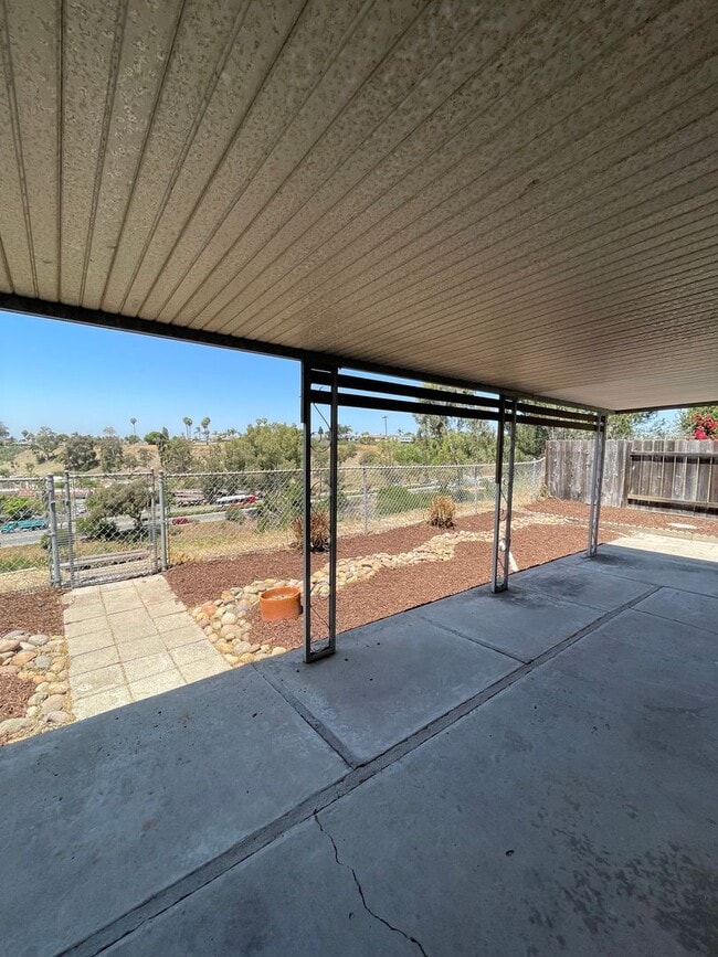 Building Photo - Terrific 3Br +/2Ba Single story house with...