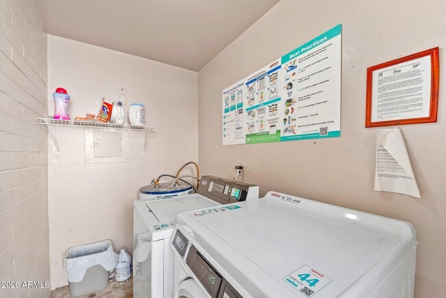 Building Photo - 1024 N 85th Pl