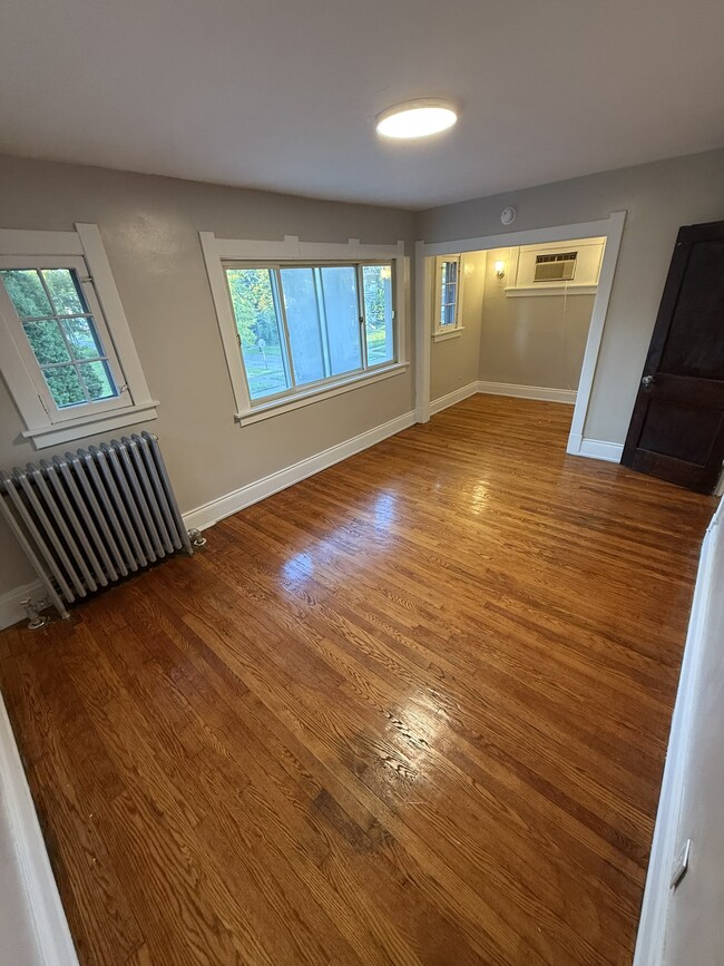 Building Photo - 405 Islington St