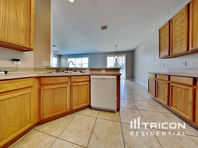 Building Photo - 32240 Fish Hook Loop Wesley Chapel FL