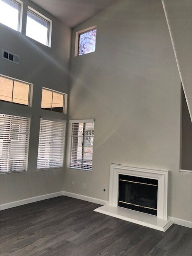 Building Photo - PICTURE PERFECT 2 BR/2 BATH PLUS LOFT END UNIT CONDO WITH DIRECT ACCESS 2 CAR GARAGE