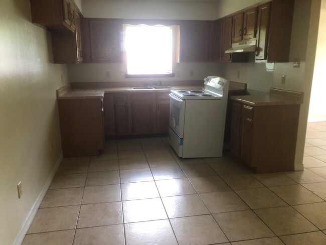 Building Photo - 490 S 9th St