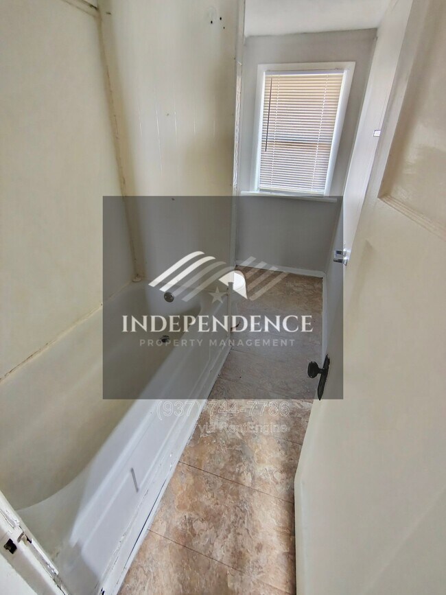 Building Photo - 515 Mertland Ave