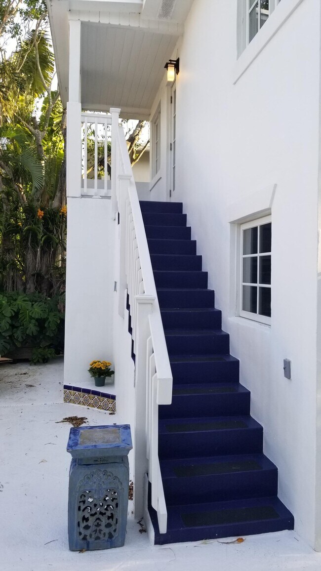 Building Photo - 123 N Palmway