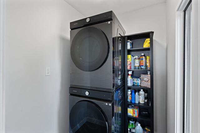 Building Photo - 2440 Dunstan St