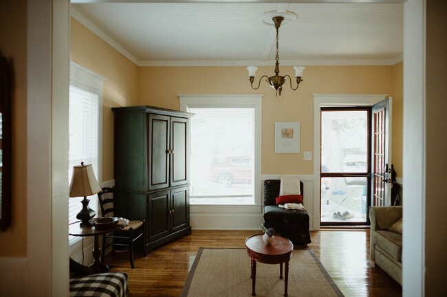 Building Photo - 108 W 6th St