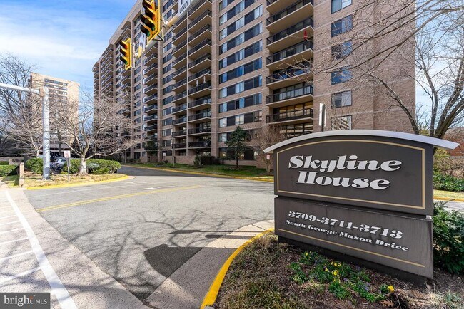 Building Photo - 3713 S George Mason Dr