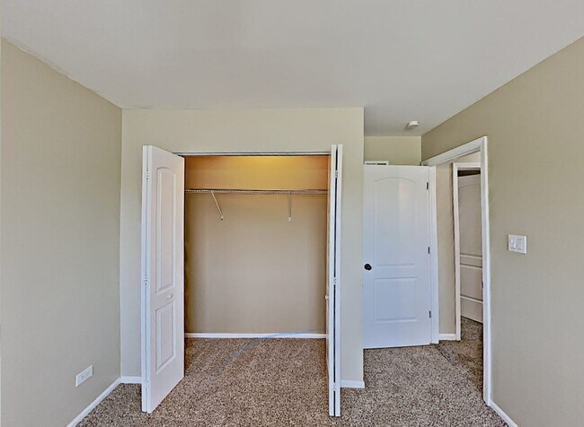 Building Photo - 8840 Hickory Dr