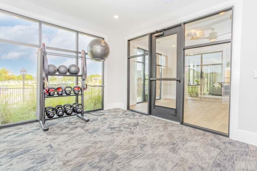Fitness Center - Avenue at Sycamore Park