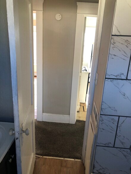 Building Photo - 1830 Mannering Rd